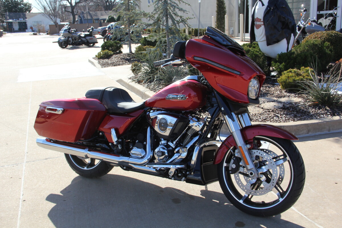 2025 Harley-Davidson Street Glide Brilliant Red - Photo 4