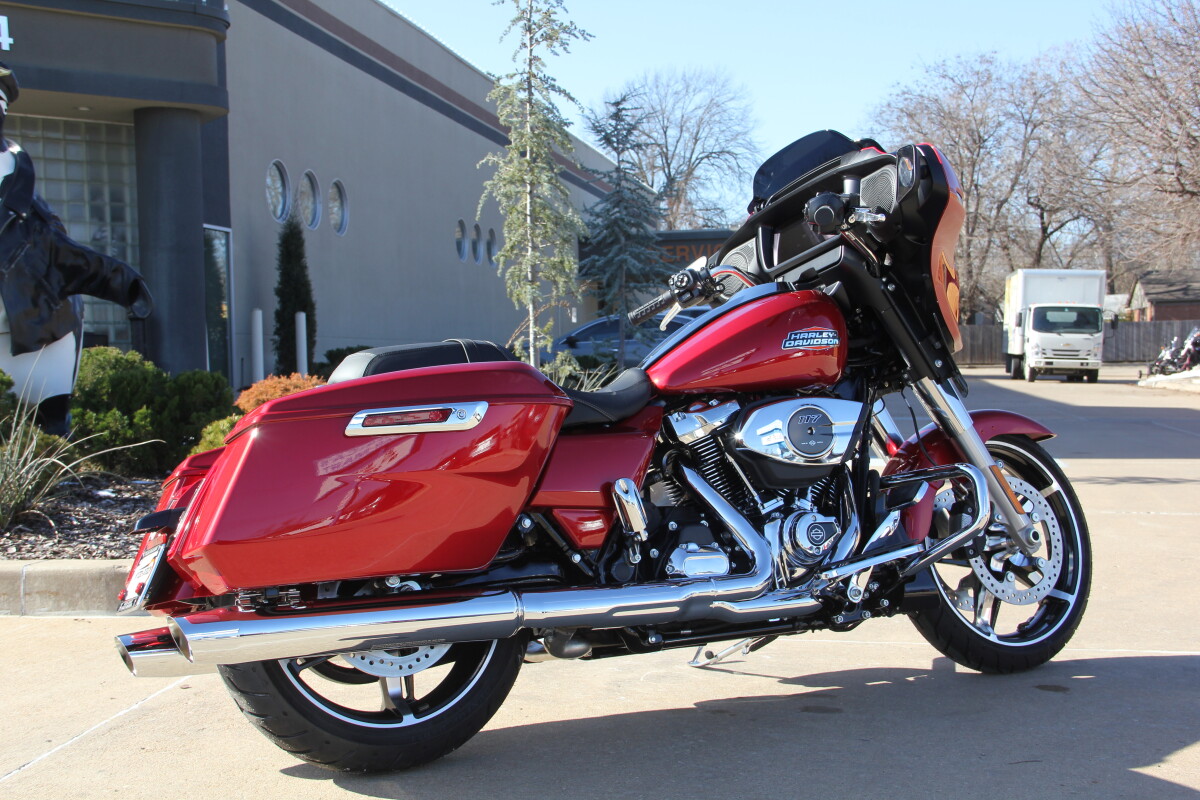 2025 Harley-Davidson Street Glide Brilliant Red - Photo 5