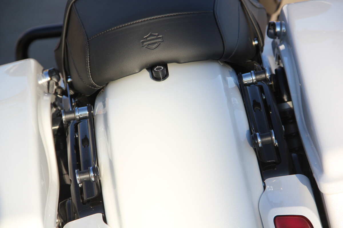 2025 Harley-Davidson Road Glide White Onyx Pearl - Black Finish - Photo 10
