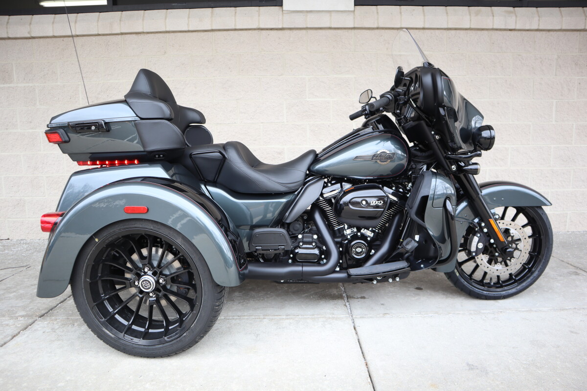 2025 Harley-Davidson Tri Glide Ultra FLHTCUTG
