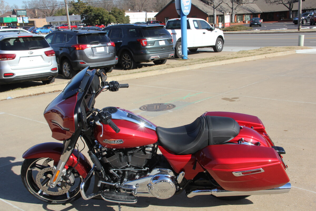 2025 Harley-Davidson Street Glide Brilliant Red - Photo 3