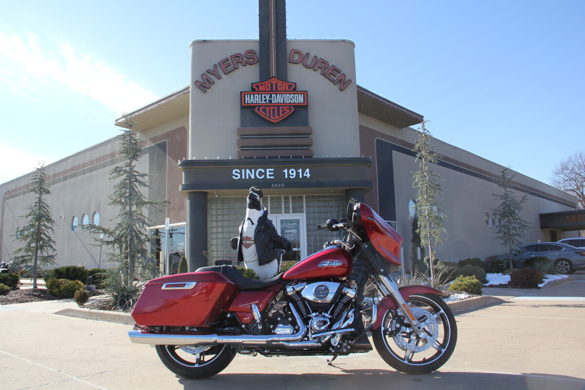 2025 Harley-Davidson Street Glide Brilliant Red