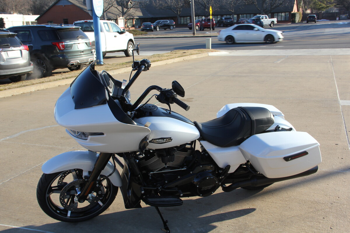 2025 Harley-Davidson Road Glide White Onyx Pearl - Black Finish - Photo 6