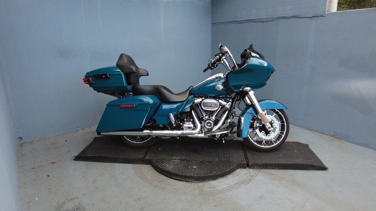 2021 Harley-Davidson® Road Glide® Special Black Edition FLTRXS