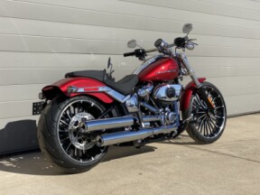 2025 Harley-Davidson<sup>®</sup> Breakout® Brilliant Red thumb 2