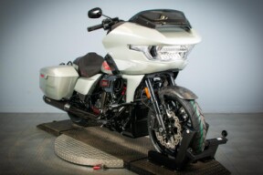 2025 Harley-Davidson® CVO™ Road Glide™ ST FLTRXSTSE thumb 2