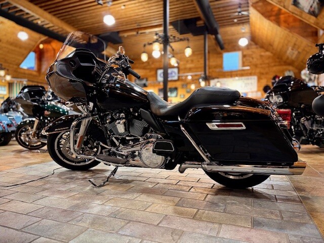 2024 Police Road Glide Vivid Black - Photo 3