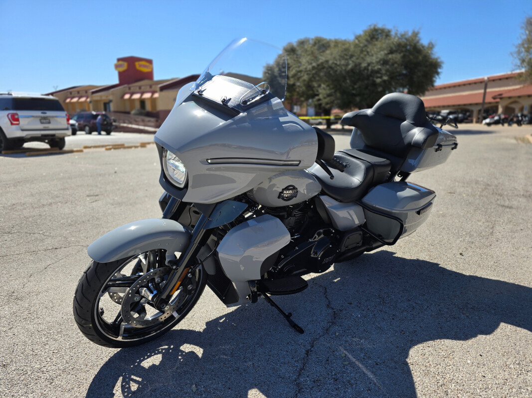 2025 Harley-Davidson Street Glide Ultra - Photo 4