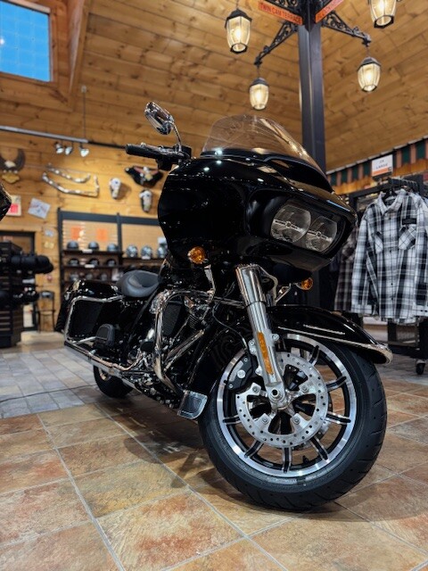 2024 Police Road Glide Vivid Black - Photo 4