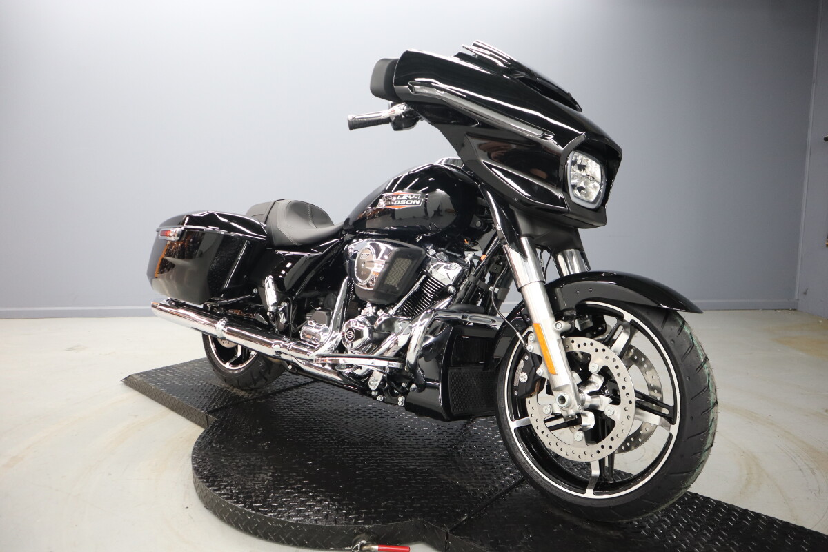 2025 Harley-Davidson Street Glide FLHX - Photo 2