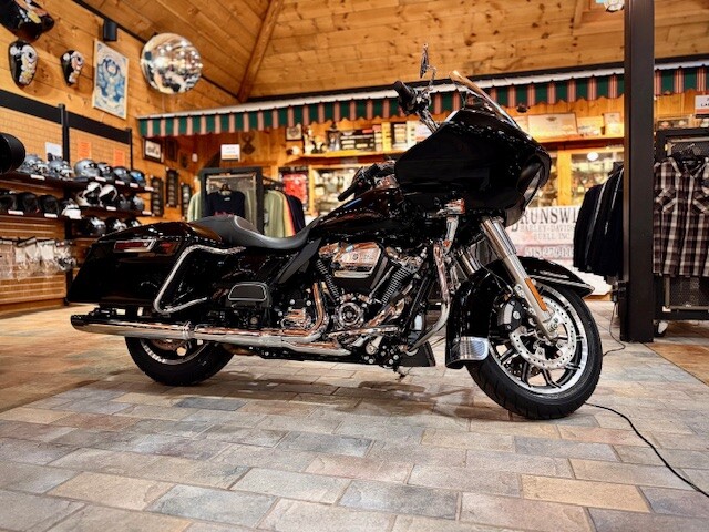 2024 Police Road Glide Vivid Black