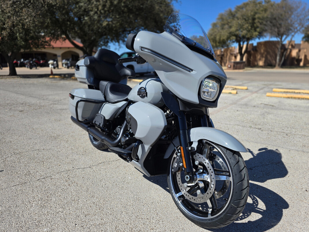 2025 Harley-Davidson Street Glide Ultra - Photo 2