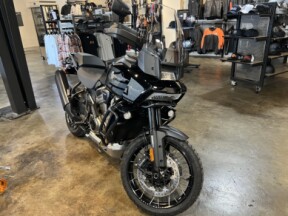 2025 Harley-Davidson<sup>®</sup> Pan America® 1250 Special Vivid Black w/Laced Wheels thumb 3