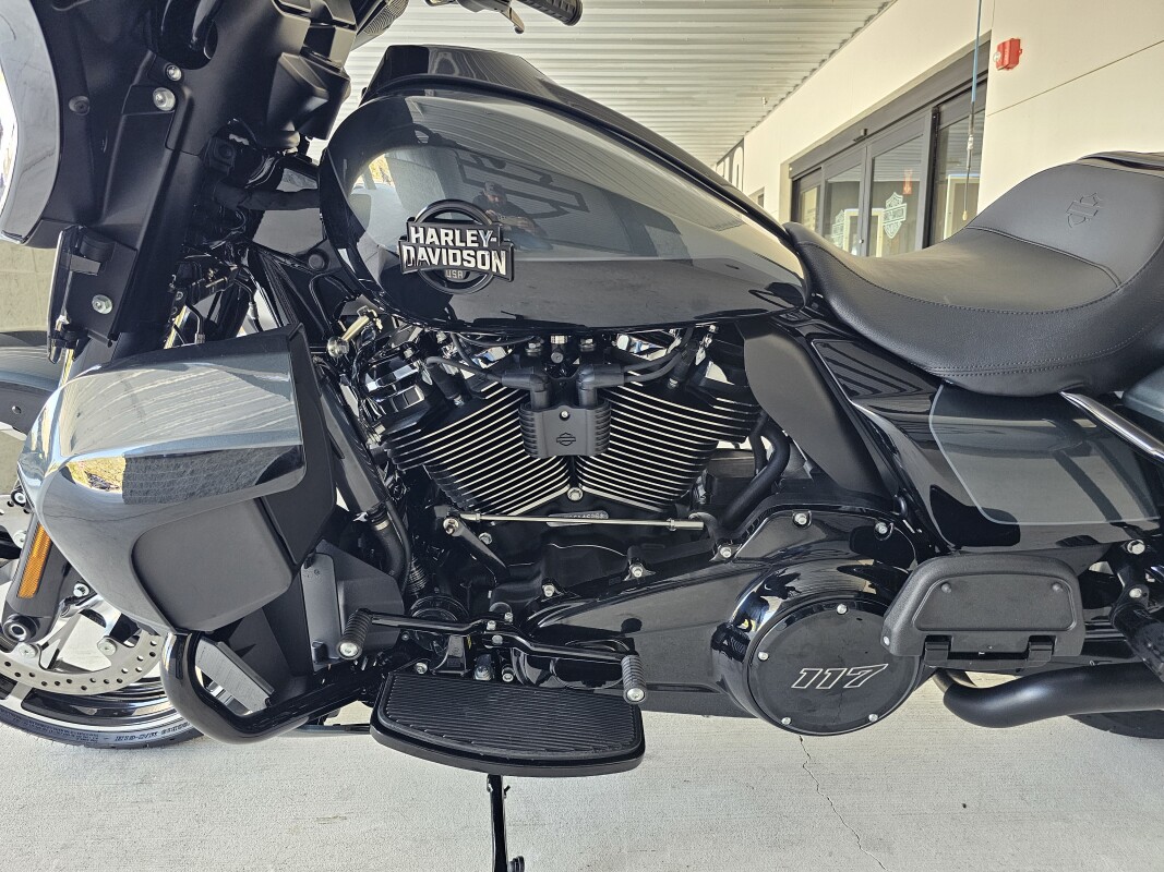 2025 Harley-Davidson Street Glide - Photo 8