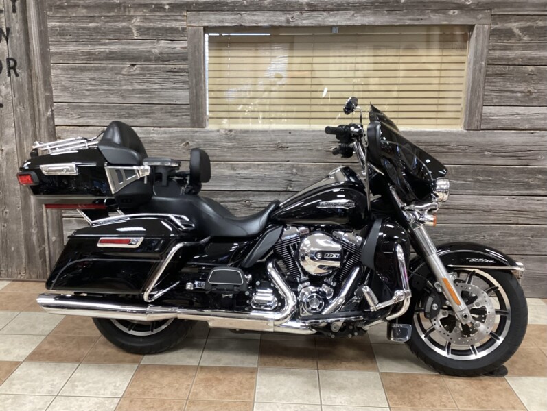 2016 Harley-Davidson<sup>®</sup> Electra Glide<sup>®</sup> Ultra Classic<sup>™</sup> Black