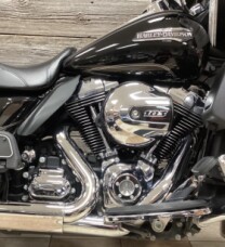 2016 Harley-Davidson<sup>®</sup> Electra Glide<sup>®</sup> Ultra Classic<sup>™</sup> Black thumb 0