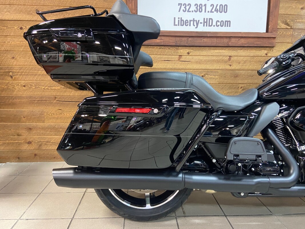 2025 Harley-Davidson Street Glide Ultra Vivid Black FLHXU - Photo 5