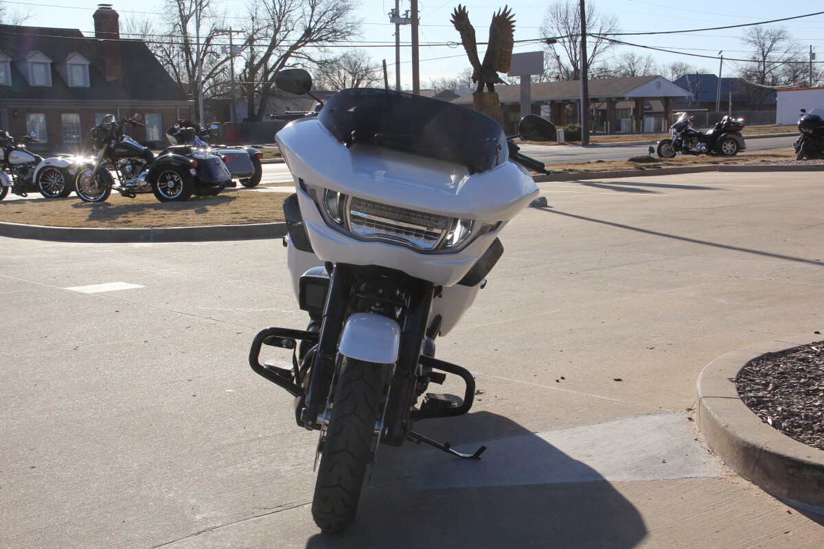 2025 Harley-Davidson Road Glide White Onyx Pearl - Black Finish - Photo 8