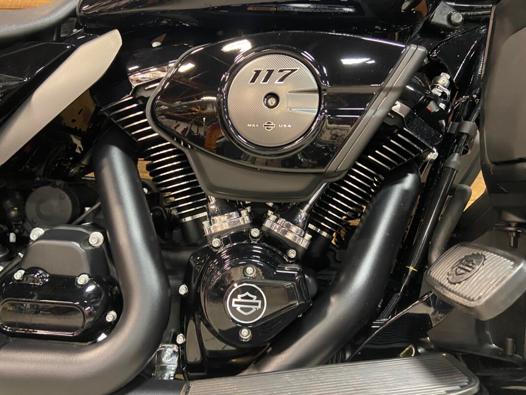2025 Harley-Davidson Street Glide Ultra Vivid Black FLHXU - Photo 3