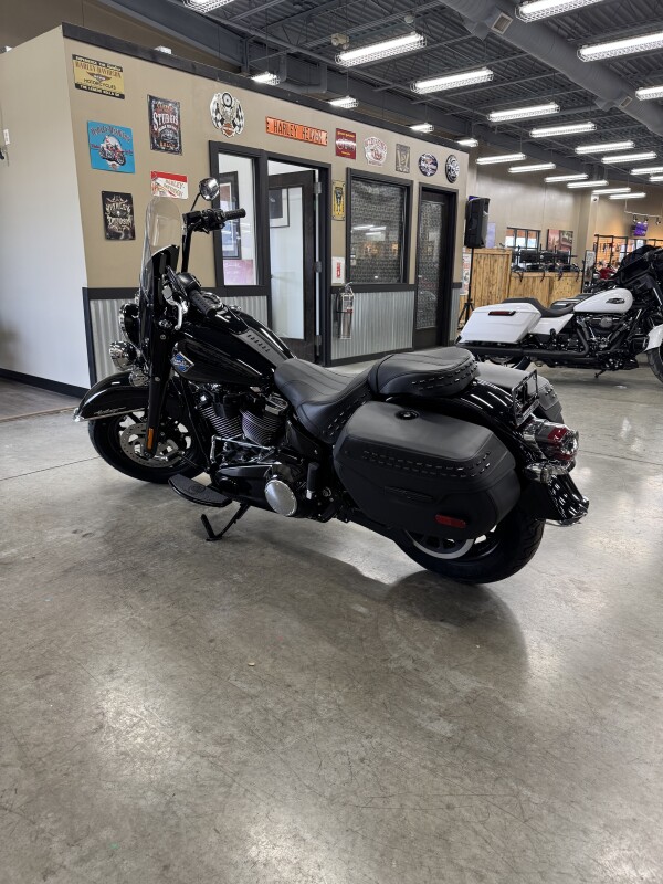 2025 Harley-Davidson Heritage Classic FLHC - Photo 4