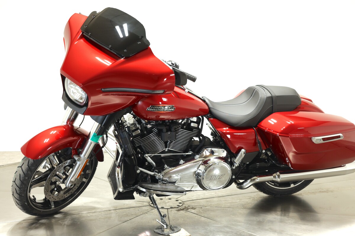 2025 Harley-Davidson FLHX Street Glide in Brilliant Red - Photo 6