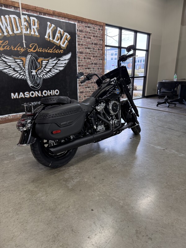 2025 Harley-Davidson Heritage Classic FLHC - Photo 2