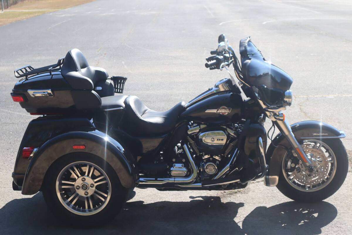 2022 Harley-Davidson® Tri Glide® Ultra FLHTCUTG