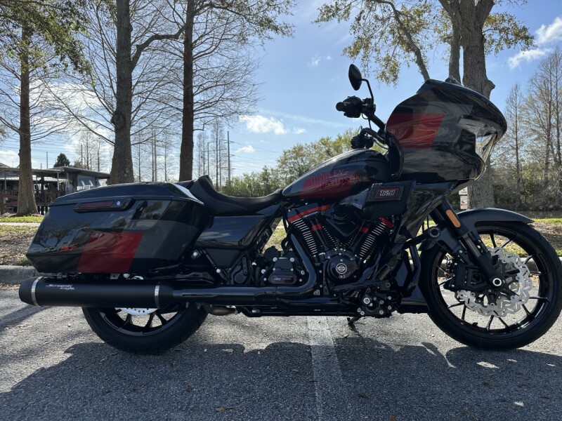 2025 Harley-Davidson<sup>®</sup> CVO™ Road Glide® ST