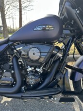 2025 Harley-Davidson<sup>®</sup> Street Glide® thumb 2