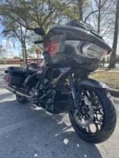 2025 Harley-Davidson<sup>®</sup> CVO™ Road Glide® ST thumb 3