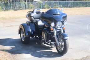2022 Harley-Davidson® Tri Glide® Ultra FLHTCUTG thumb 0
