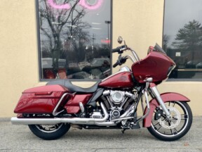 2017 Harley-Davidson<sup>®</sup> Road Glide<sup>®</sup> Special FLTRXS thumb 3