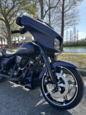 2025 Harley-Davidson<sup>®</sup> Street Glide® thumb 3