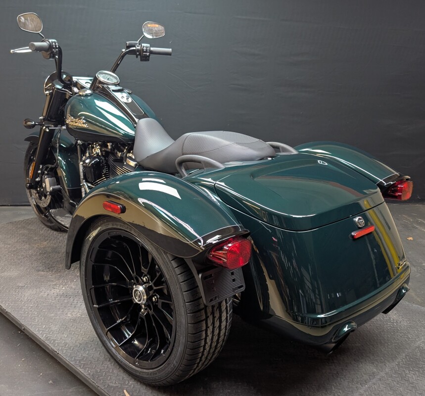 Harley-Davidson Freewheeler 2024 FLRT ALPINE GRN/ BLK - Photo 6
