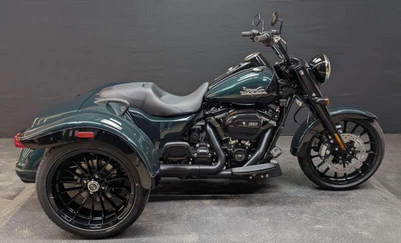 Harley-Davidson<sup>®</sup> Freewheeler<sup>®</sup> 2024 FLRT ALPINE GRN/ BLK