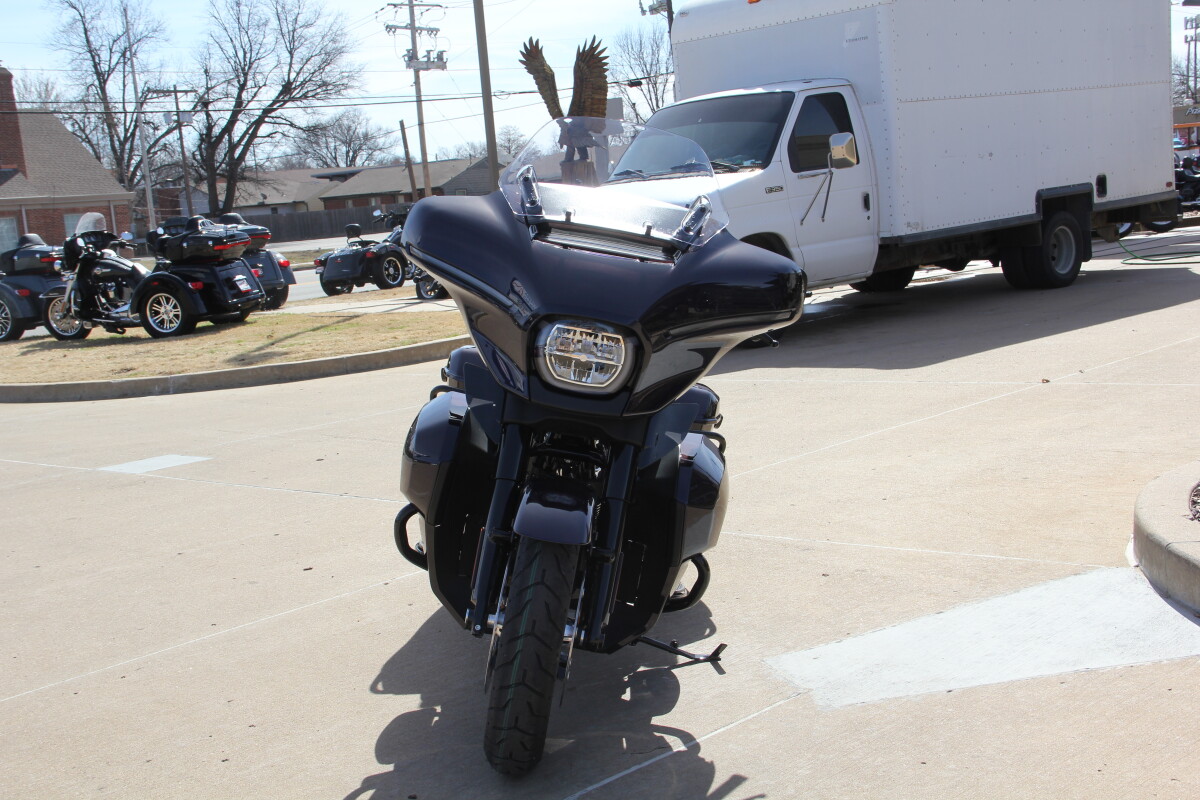 2025 Harley-Davidson Street Glide Ultra Mystic Shift - Black Finish - Photo 8