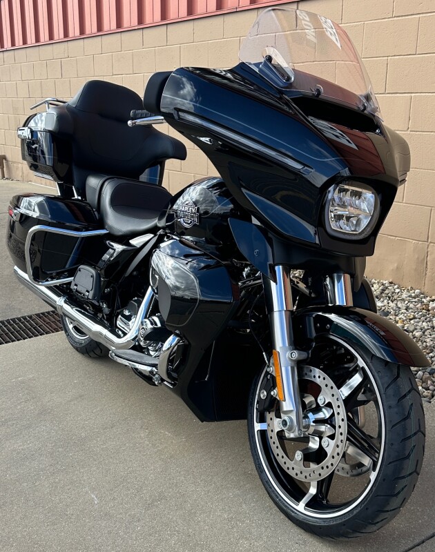 2025 Harley-Davidson Street Glide Ultra Vivid Black - Photo 3