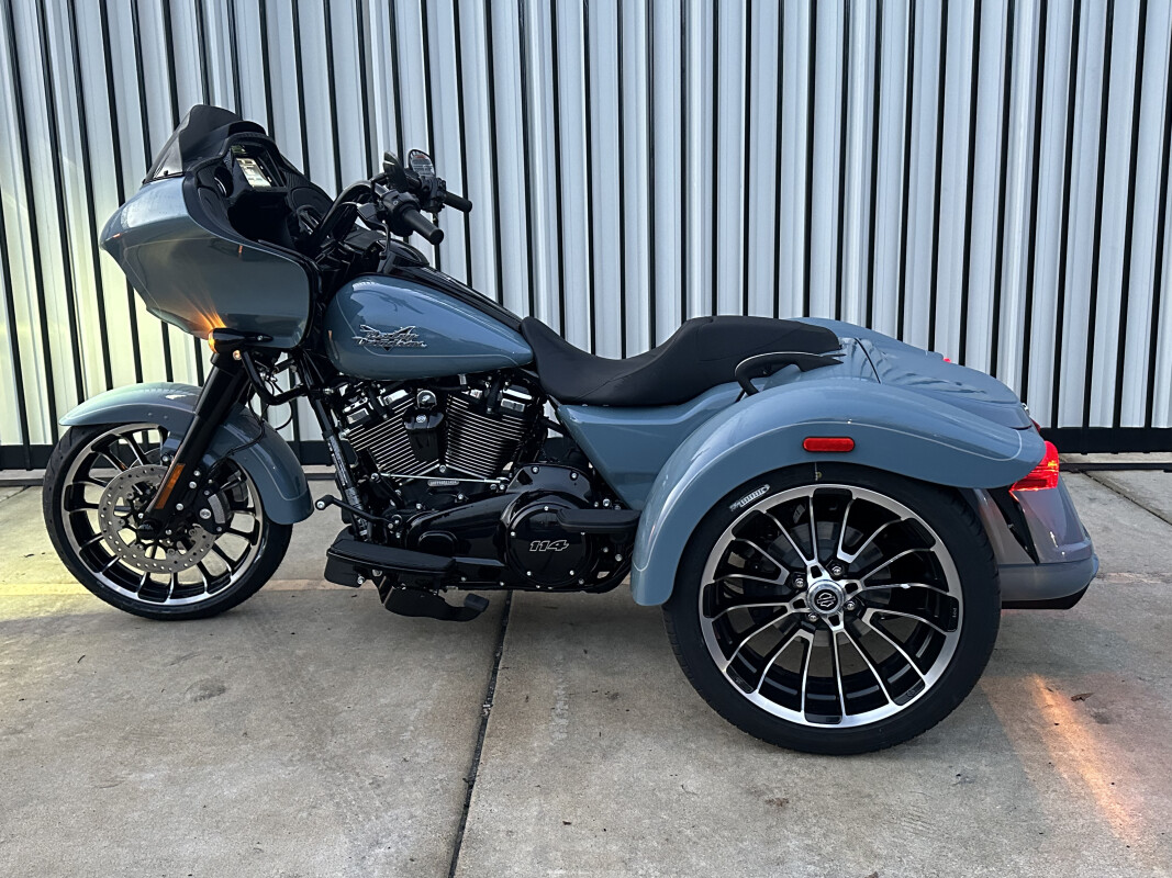Harley-Davidson Road Glide 3 2024 FLTRT 84564434 SHARKSKIN W/ PINSTRIPE - Photo 4