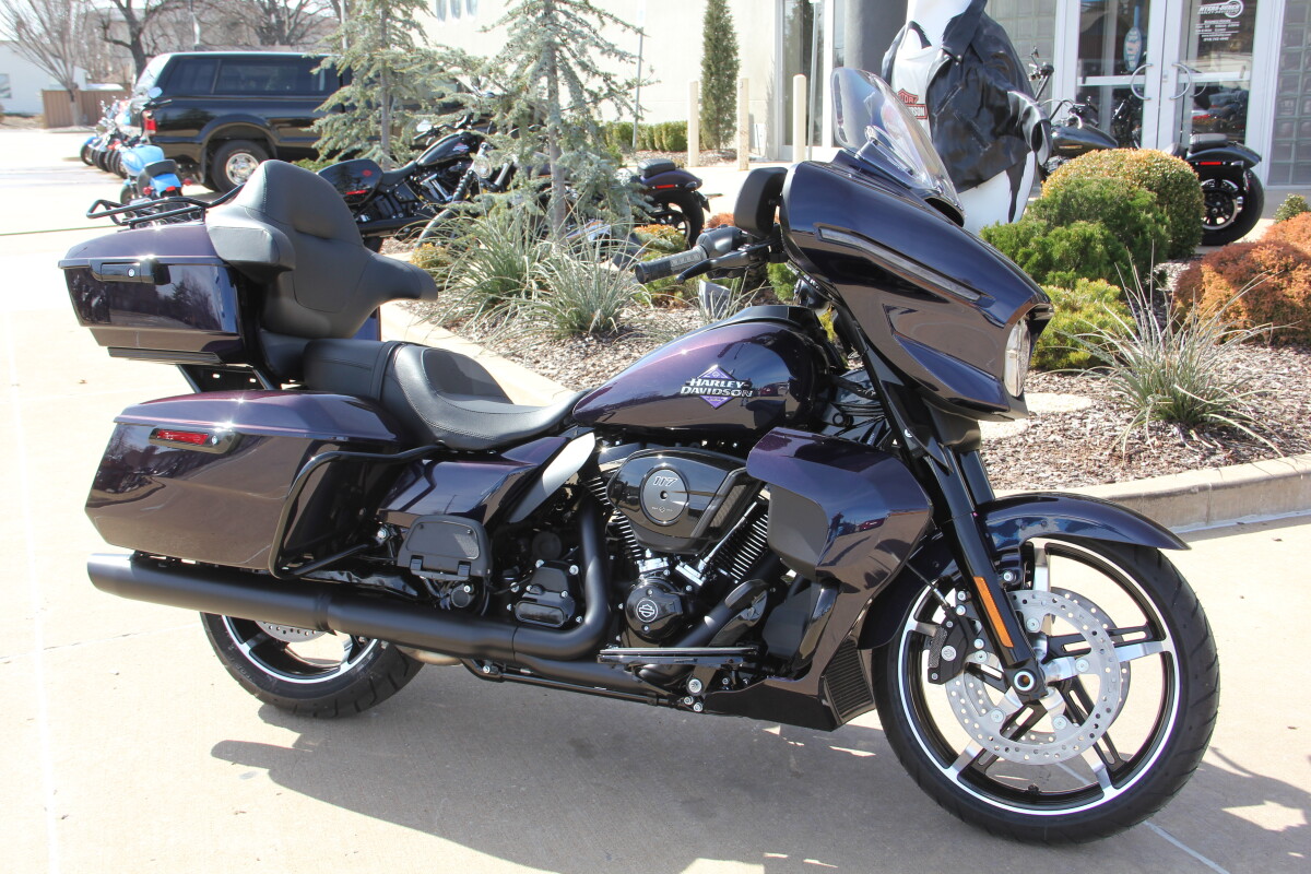 2025 Harley-Davidson Street Glide Ultra Mystic Shift - Black Finish - Photo 4