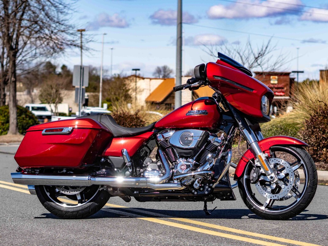 FLHX 2025 Street Glide - Photo 4