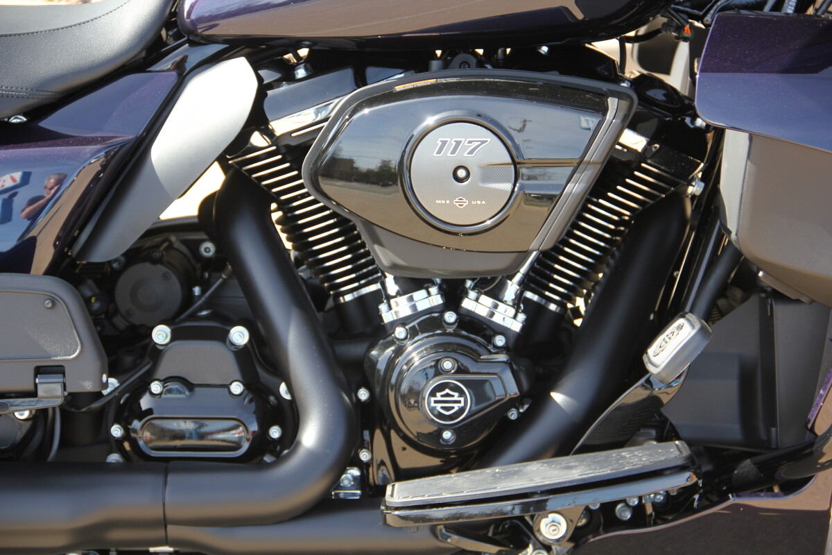 2025 Harley-Davidson Street Glide Ultra Mystic Shift - Black Finish - Photo 10