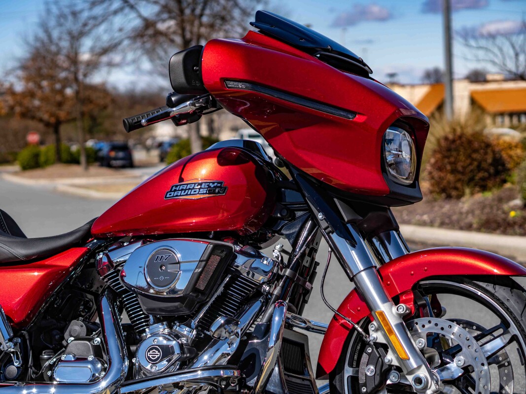 FLHX 2025 Street Glide - Photo 9