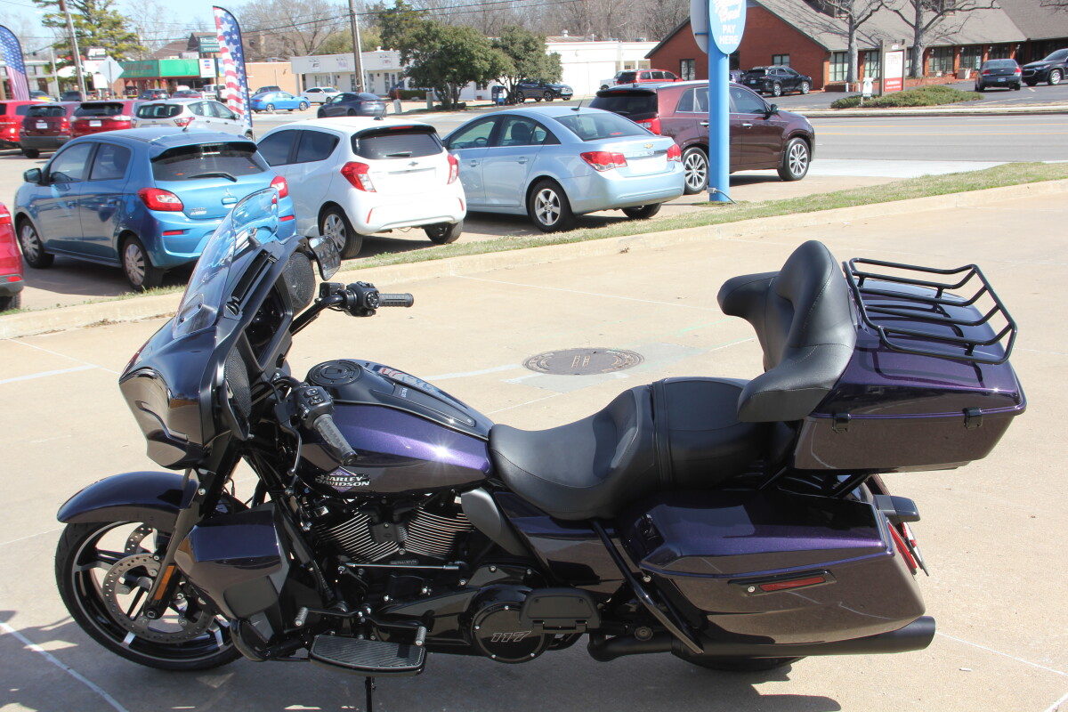 2025 Harley-Davidson Street Glide Ultra Mystic Shift - Black Finish - Photo 3
