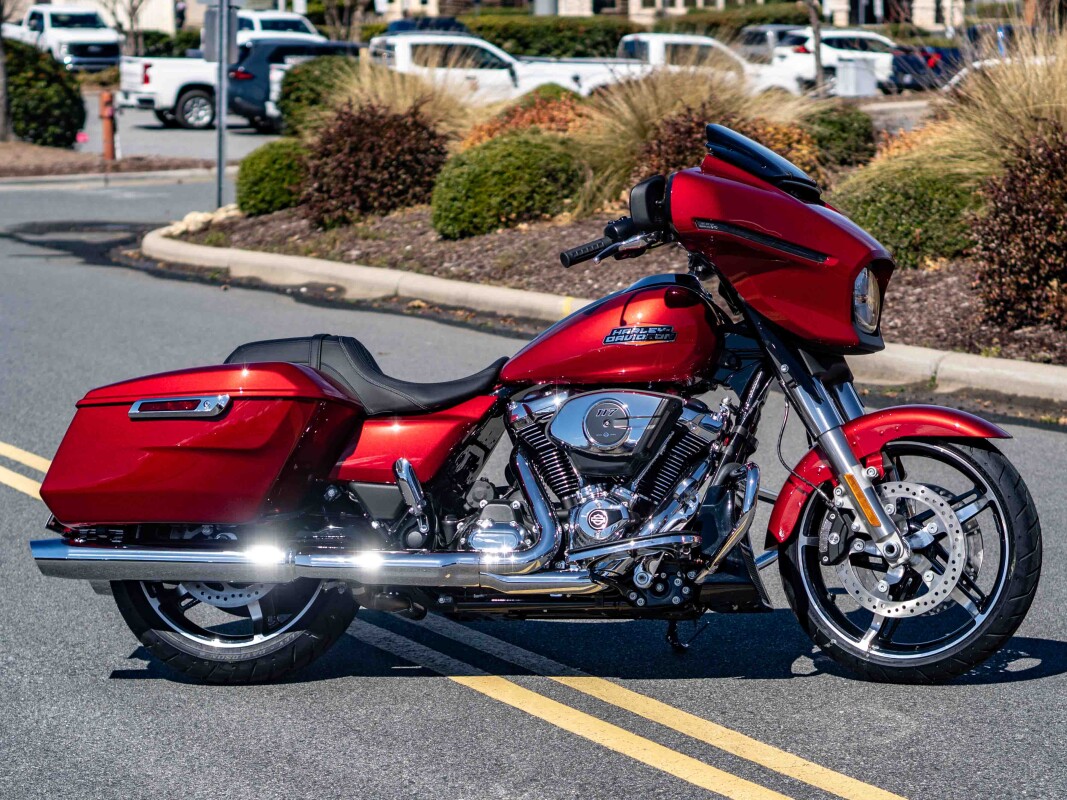 FLHX 2025 Street Glide - Photo 5