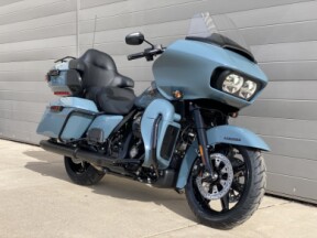 2024 Harley-Davidson<sup>®</sup> Road Glide<sup>®</sup> Limited Sharkskin Blue - Black Finish thumb 3