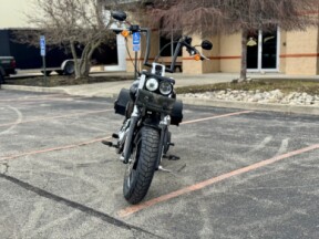 2017 Harley-Davidson<sup>®</sup> Fat Bob<sup>®</sup> Vivid Black thumb 3