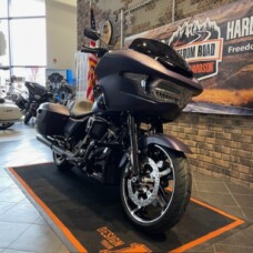 2025 Road Glide® (FLTRX) thumb 3
