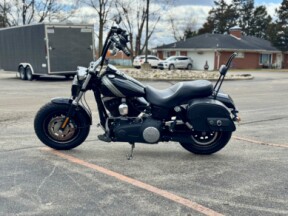 2017 Harley-Davidson<sup>®</sup> Fat Bob<sup>®</sup> Vivid Black thumb 2