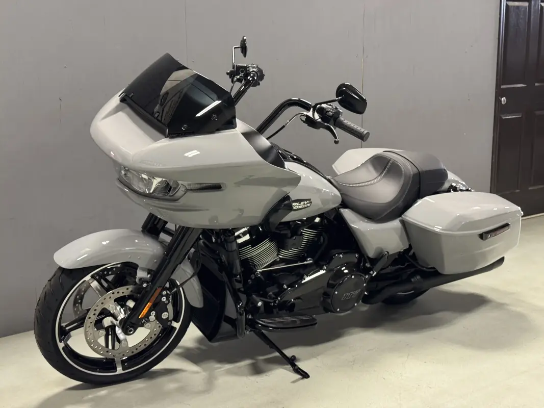FLTRX 2025 Road Glide - Photo 4