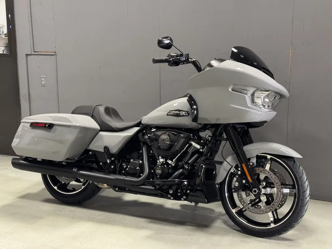 FLTRX 2025 Road Glide - Photo 3